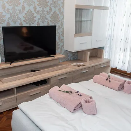Ruben Vendeghaz Apartament *
